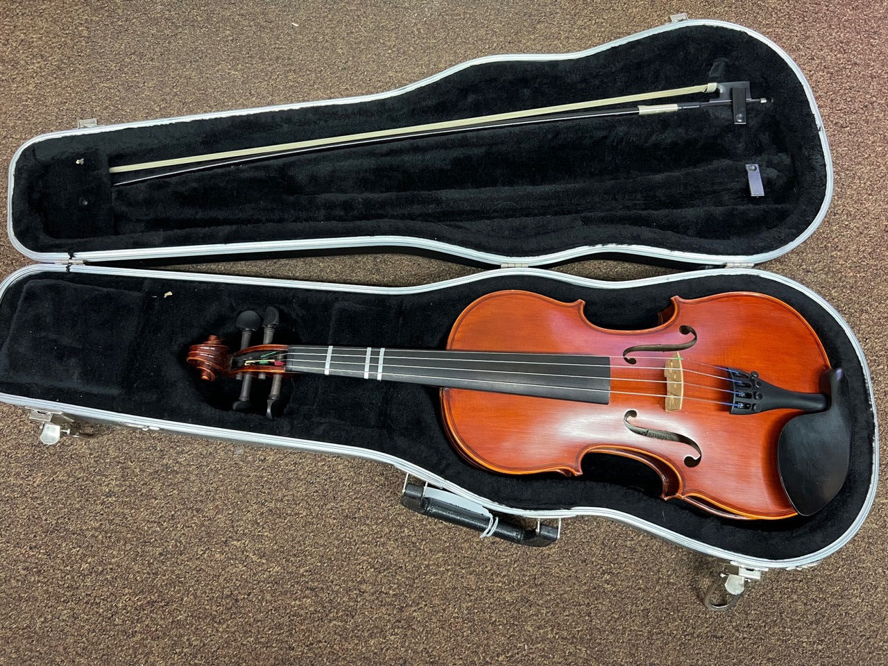 Used Artisan 4/4 full size Violin w/ Bow and Hard Case Local Pickup Item