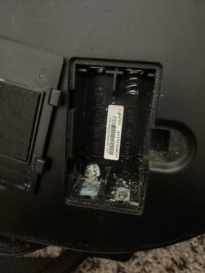 Controle Sem Fio Guitar Hero Band Hero Rock Band 5 Octane - Branco/Vermelho PS2 PS3 - Imagem 3 de 4