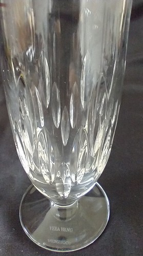 Wedgwood Vera Wang Crystal Vase Duchesse Pattern- 7" Excellent Condition Signed - Picture 8 of 8