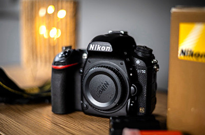 Nikon D750 DSLR-Body 24,3MP Full HD 1080p mit OVP [Zubehörpaket]