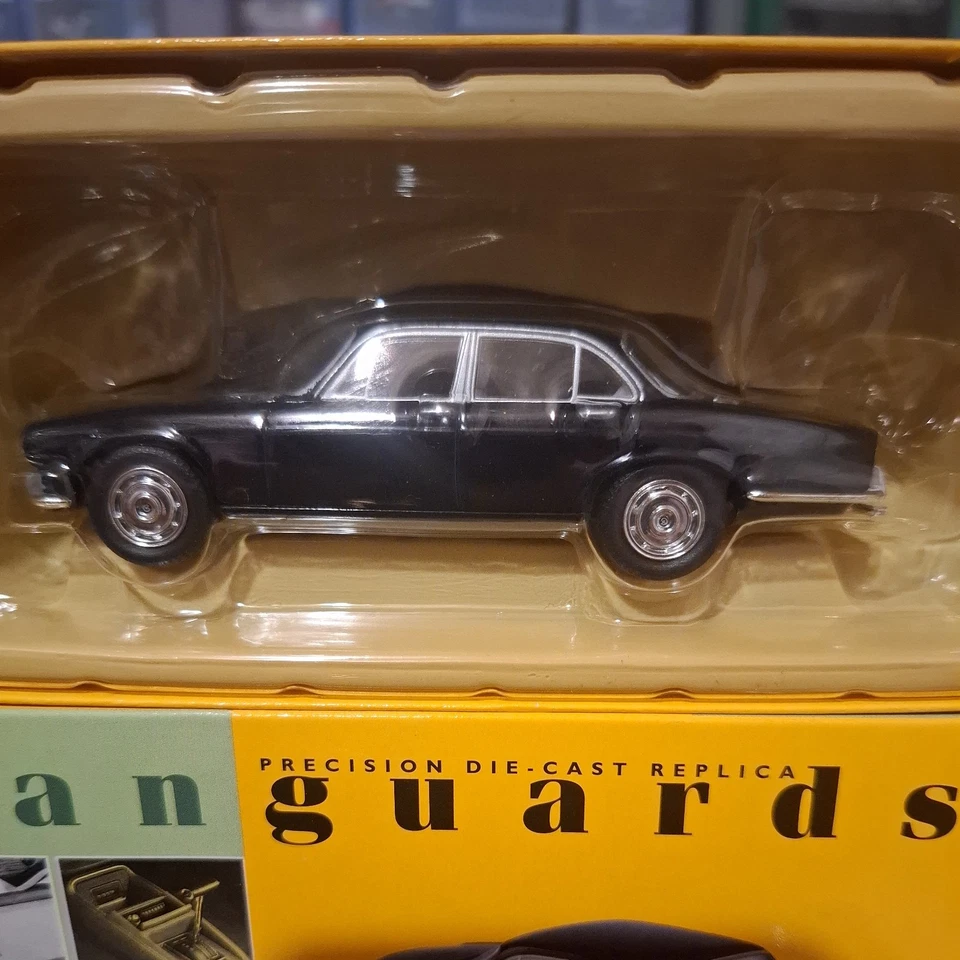 Vanguards VA08800 1:43 Daimler Sovereign Jaguar Dark Blue  - Image 2 of 4
