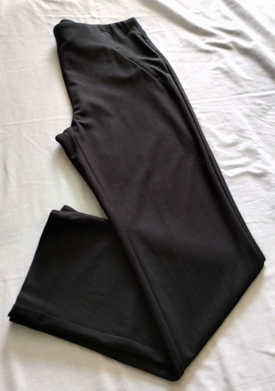 CHICO's  Black  "Fabulously SLIMMING" Stretch Knit Pant Sz 1 Short (28 Inseam)