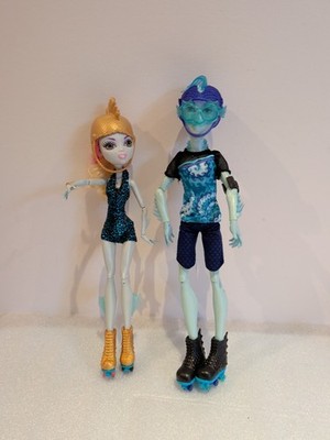 Monster High Doll Set Wheel Love Lagoona Blue & Gil Webber Roller Skating