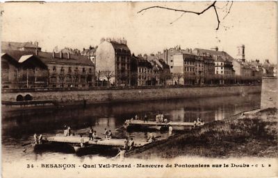 Old postcard BESANCON - Quai Veil-Picard - Pontonniers manoeuvre sur le Doubs (486984)