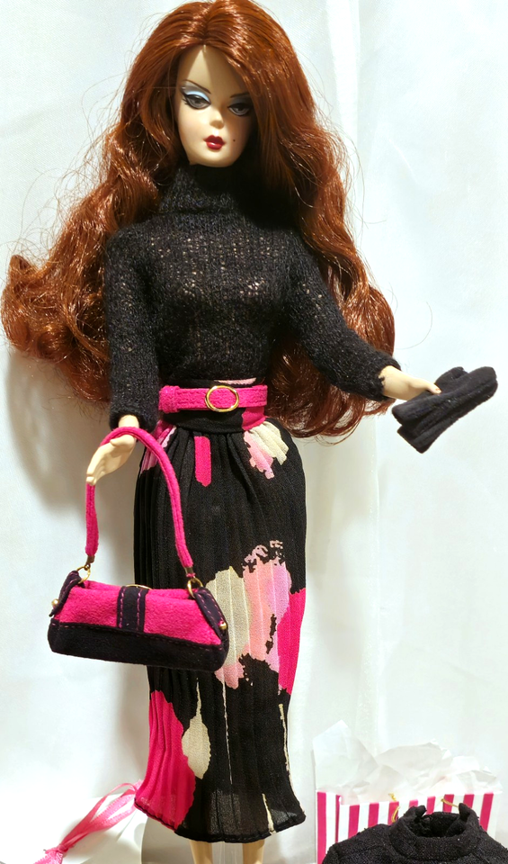 Fahion Royalty Doll et 2 tenues OOAK