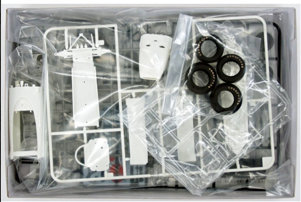 Tamiya Honda RA272 1965 Mexico Winner Kit Montaggio 1/20 #20043 - Immagine 4 di 4