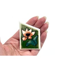Arabia Finland, Heljä Liukko-Sundström Ceramic brooch Pink Flower "Vuokko"