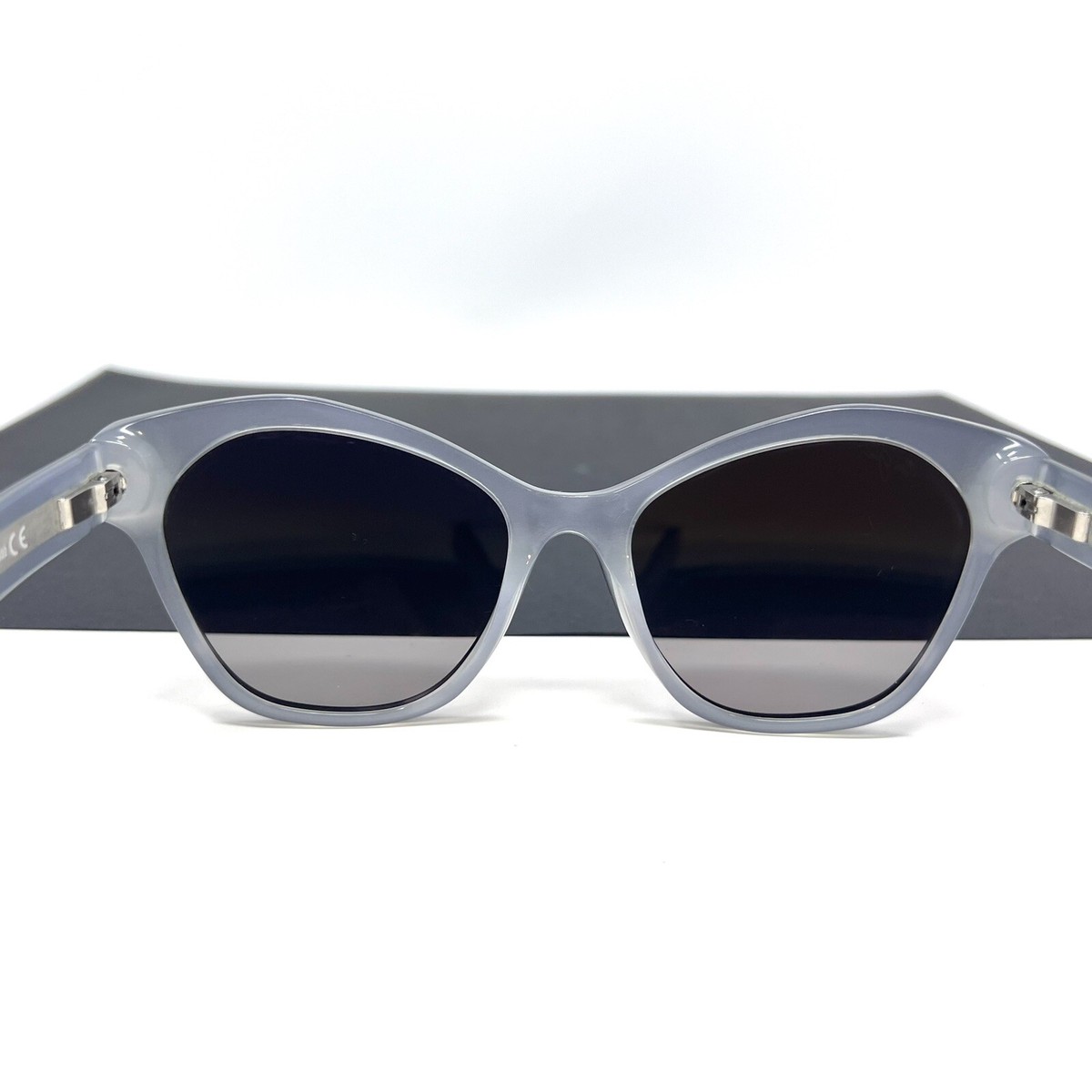 Maui Jim KILA MJ 819-02A Dark Gray Sunglasses Neutral Grey Polarized Lenses (A) Maui Jim KILA MJ 819-02A Black With Pearl Interior / Neutral  main image 4