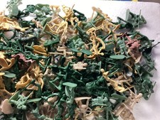 Mixed Lot of Plastic Army Men Soldiers-over 200  . Tanks and accessories.