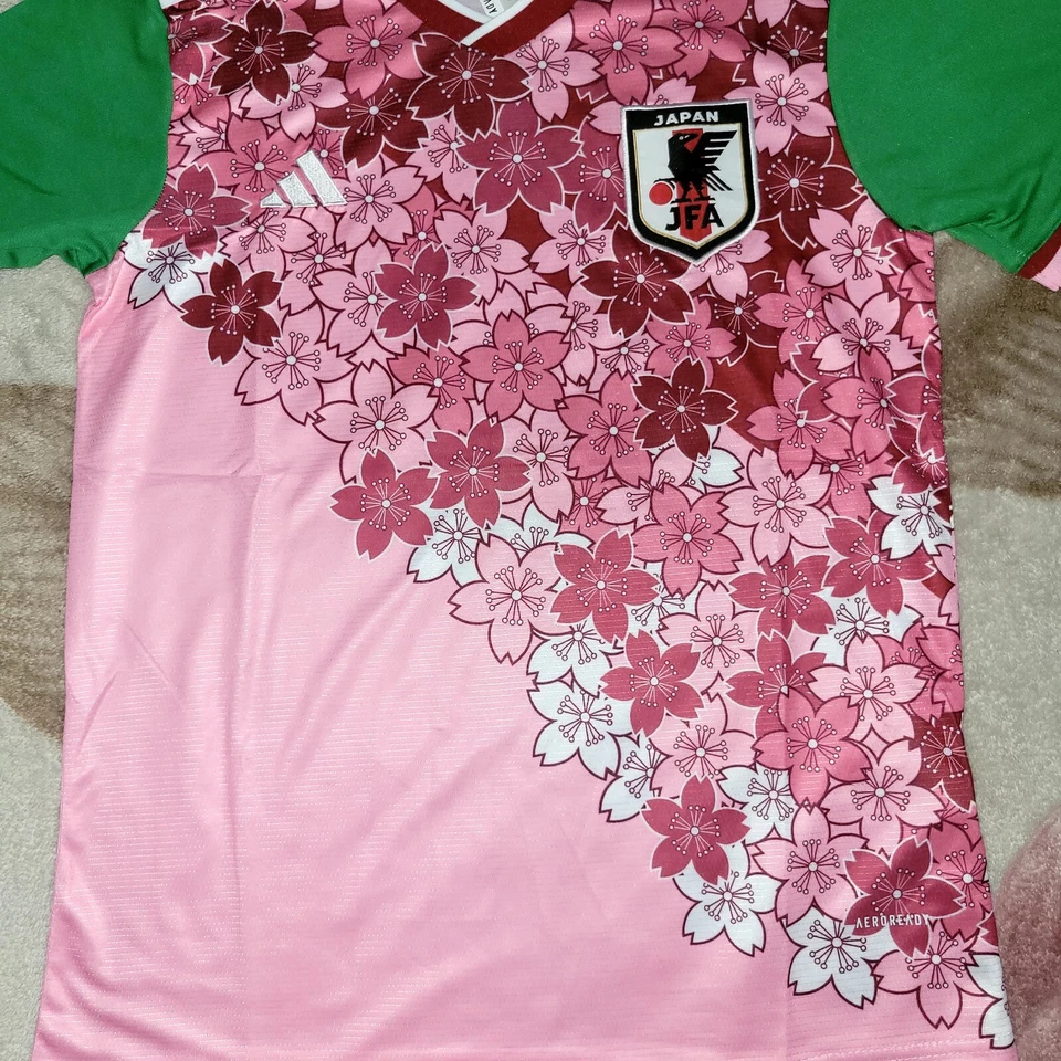 Camiseta de fútbol RARA Japón especial rosa flores concepto edición S,M,XXL Foto 2 de 4