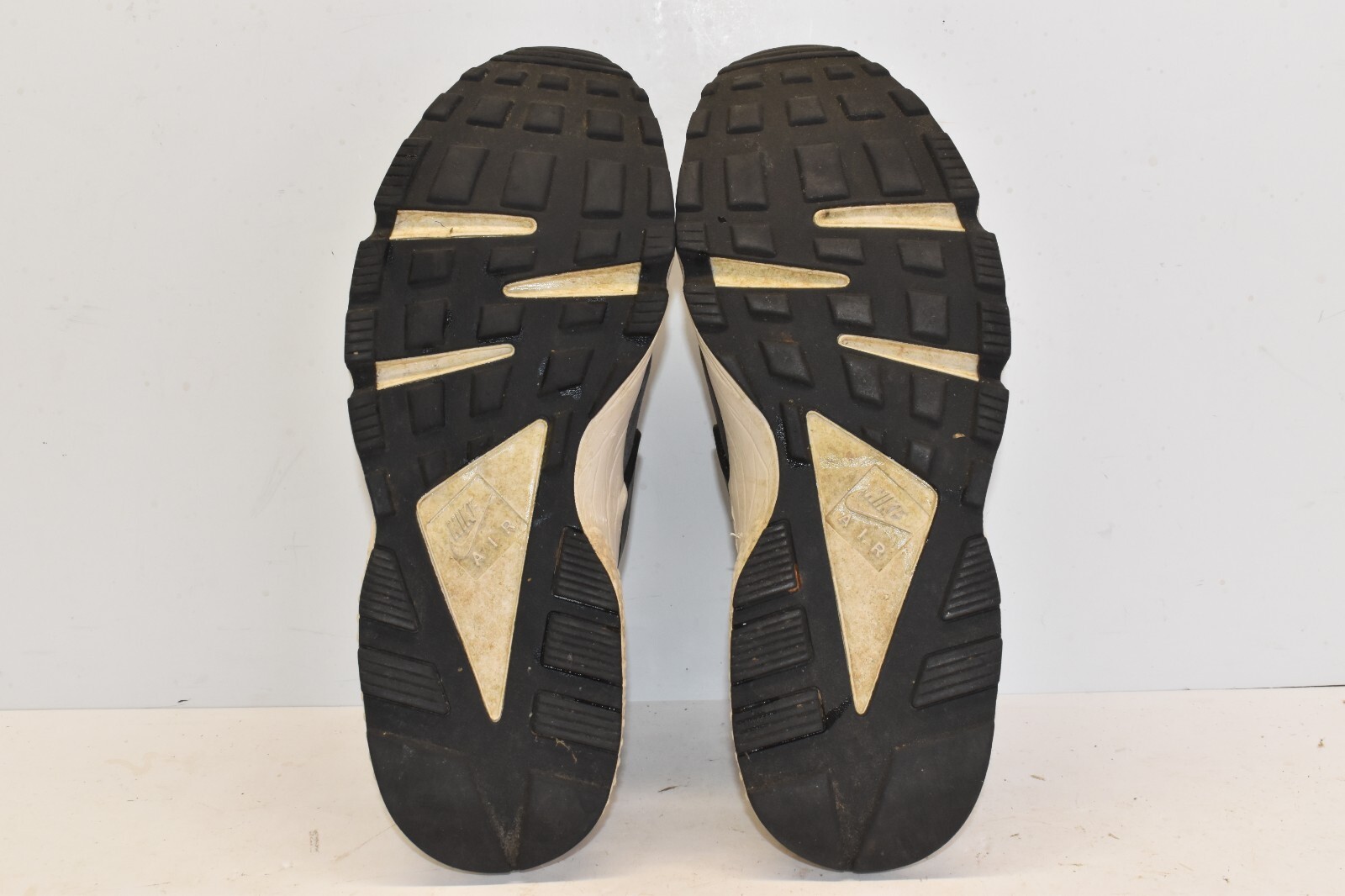 Nike Air Mens Huarache Premium Grey Trainers Size 11.5 Sneakers Style 704830-016 thumbnail 7