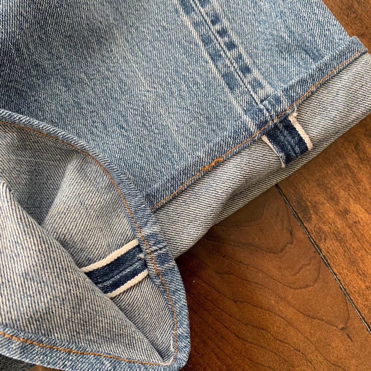Red line levis 2025