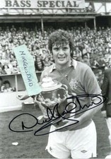 Rangers Derek Johnstone HAND SIGNED 7in x 5in photo.