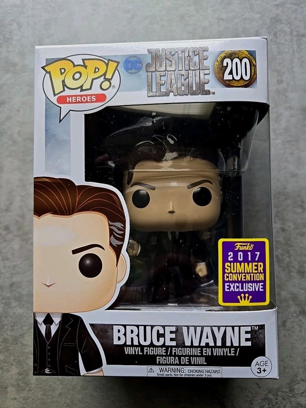 Funko Pop! Vinyl: DC Universe - Bruce Wayne - Toys R Us San Diego Comic Con...