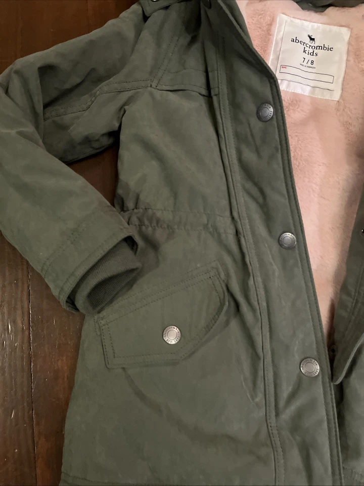 Abercrombie Kids 7/8 оливковый зеленый куртка, розовый шерпа с подкладкой меха с капюшоном девочек пальто - Изображение 3 из 4