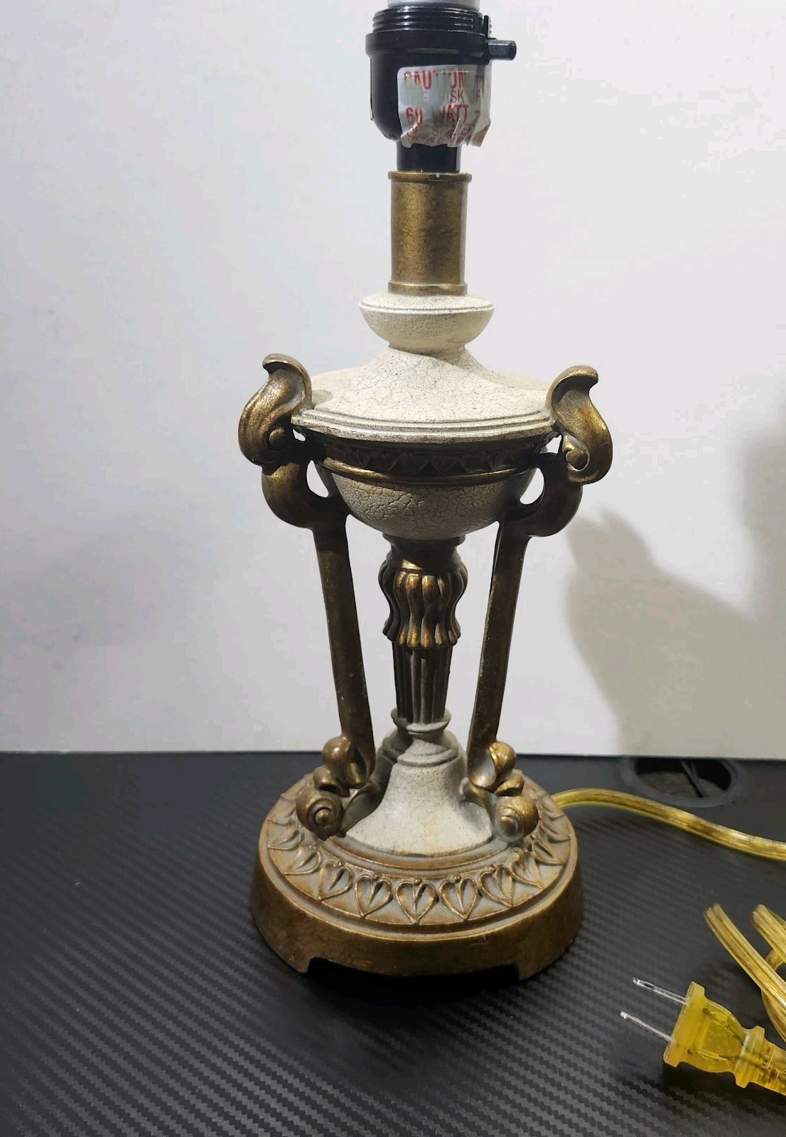 Vintage Dale Lightning Gold/Ivory Crackle Ornamental Urn Lamp - TESTED WORKING