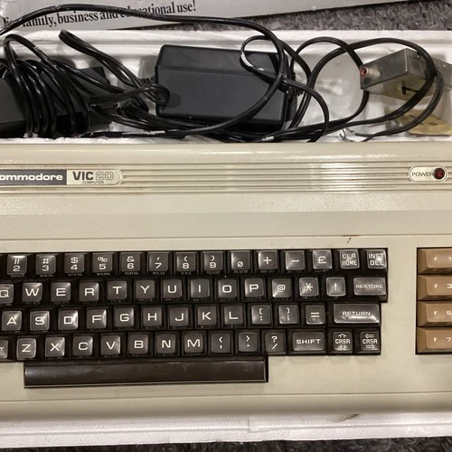 VTG COMMODORE VIC-20 COMPUTER The Friendly Computer V059135 UNTESTED 