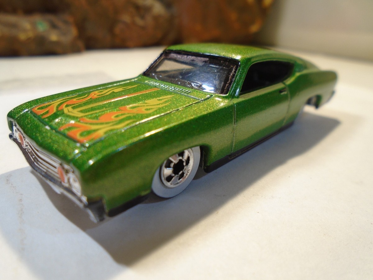 HOT WHEELS 2008 FORD TALLAGADA N 3191 , WITH WIDE WHITE WALL