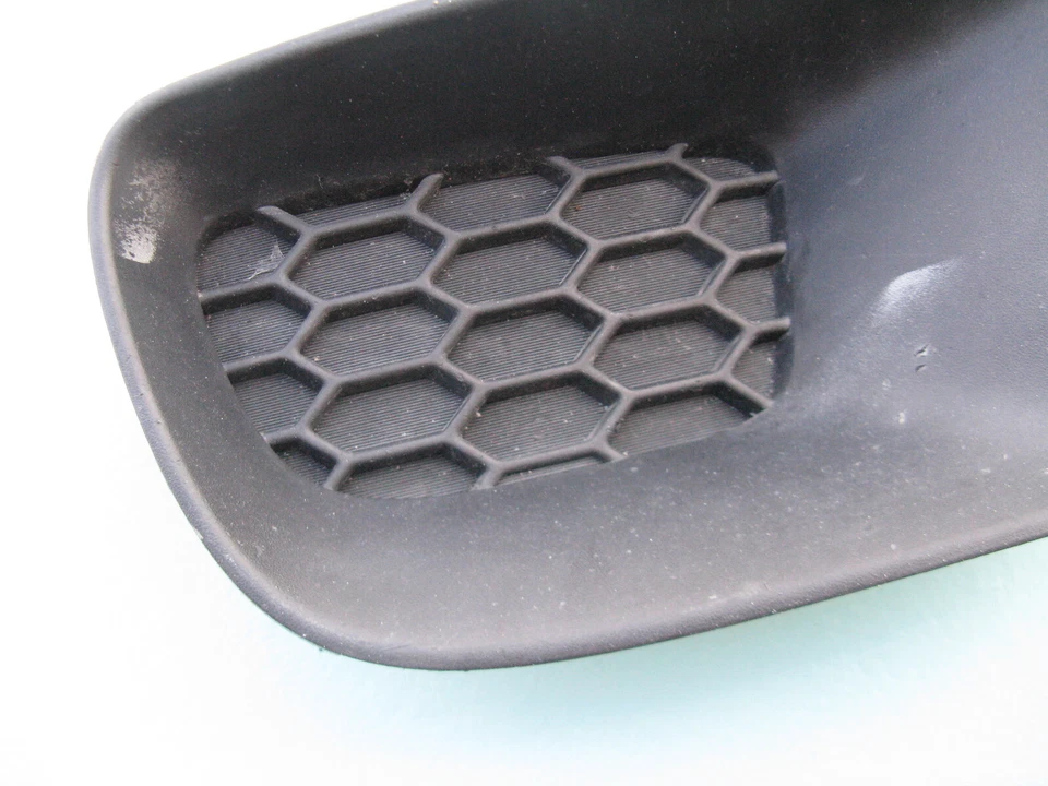 2006 06 SCION XA ПЕРЕДНИЙ БАМПЕР ПРАВЫЙ ПРОТИВОТУМАННЫЙ ФОНАРЬ КРЫШКА НИЖНЯЯ РЕШЕТКА ОТДЕЛКА МОЛДИНГ - Изображение 3 из 4