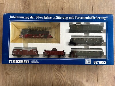 Fleischmann 82 1952  Fleischmann 82 1952 H0 DB freight train.