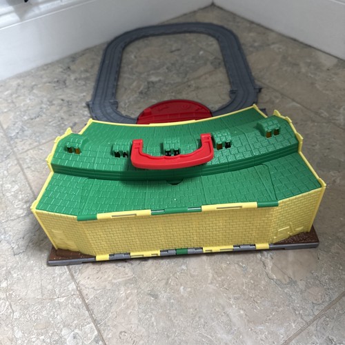 Thomas the Train Take N Play Tidmouth Sheds Folding Play set - Picture 3 of 7