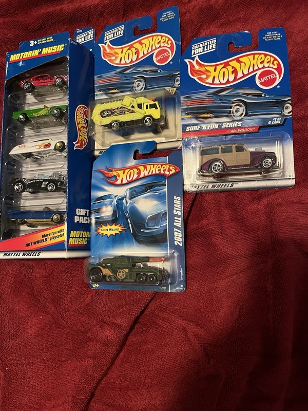 Hot Wheels Motorin' Music 5-Car Gift Pack + 3 Cars 1:64 Diecast Lot 2007