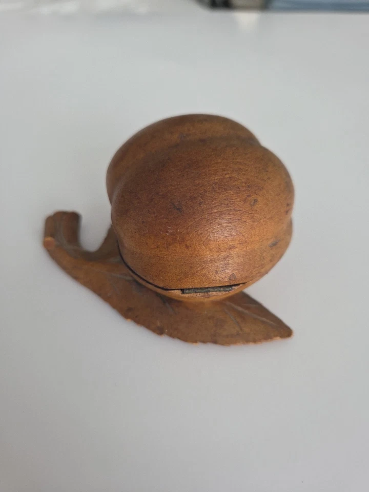 Антикварная резная деревянная яблочная чернильница в стиле Шварцвальда 1900 г. с надписью 1901 г. - Изображение 3 из 4