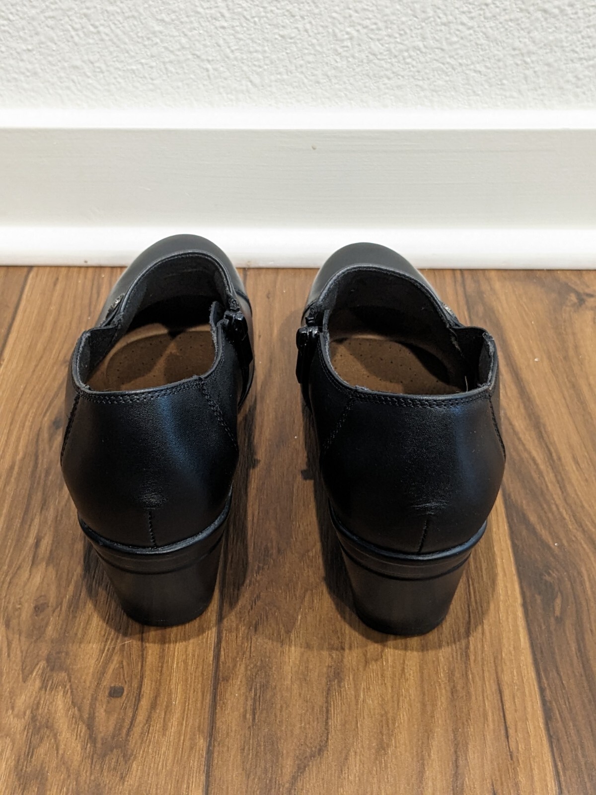 Clarks Women's Emslie Warren SlipOn Loafer US Size 9, Black, New In