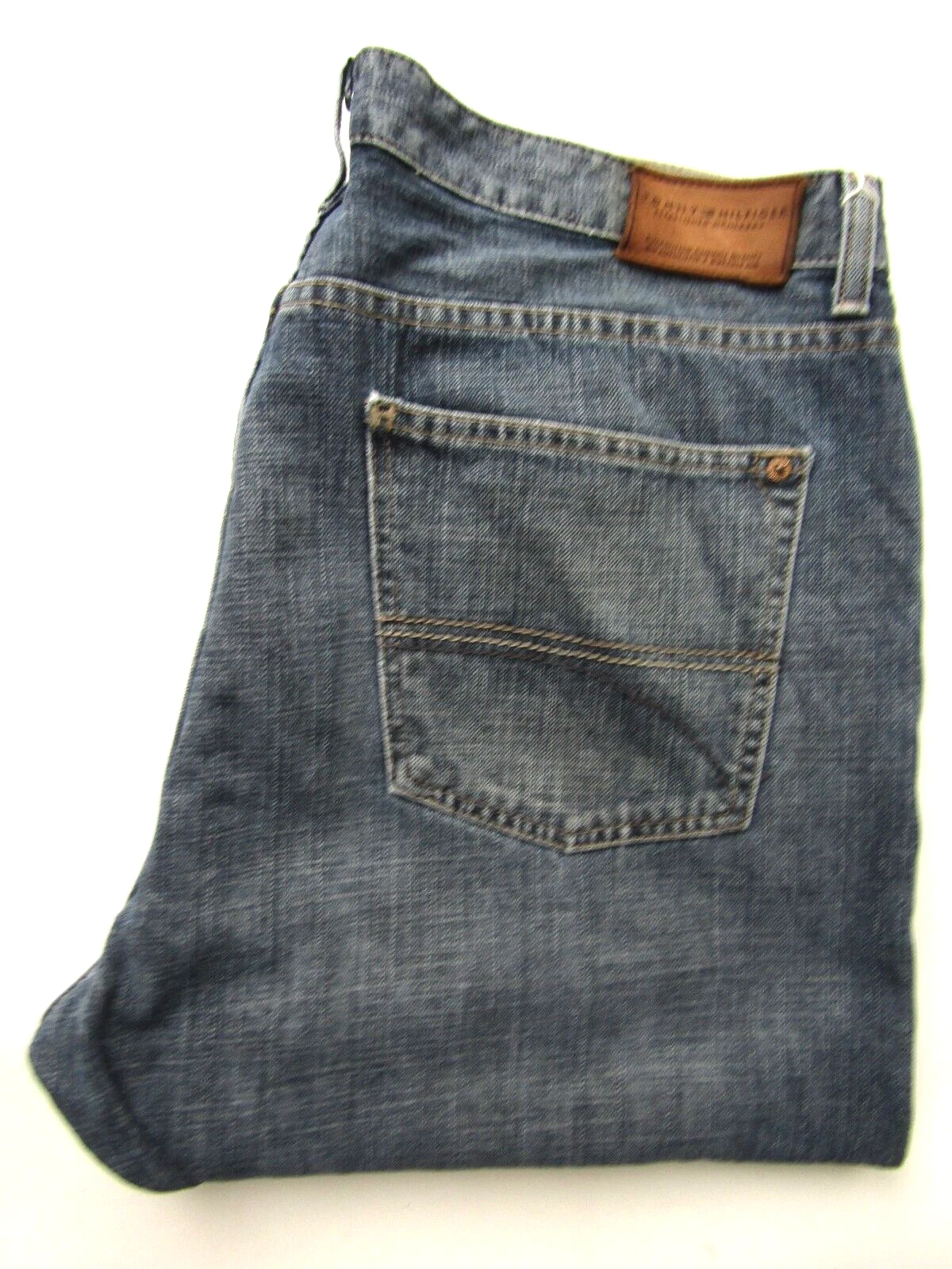 Tommy Hilfiger men's Freedom fit jeans loose W38 L32 mid blue LEVF676