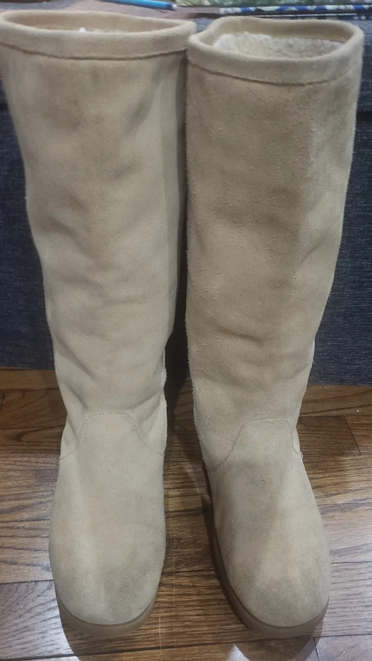 Bota alta de cuña ligera para mujer Juicy Couture Butterfly de segunda mano talla 6 Foto 4 de 4