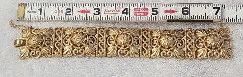 VINTAGE CROWN TRIFARI GOLDTONE FLORAL PANEL LINK BRACELET 1955-1969 Safety Clasp - Picture 2 of 6