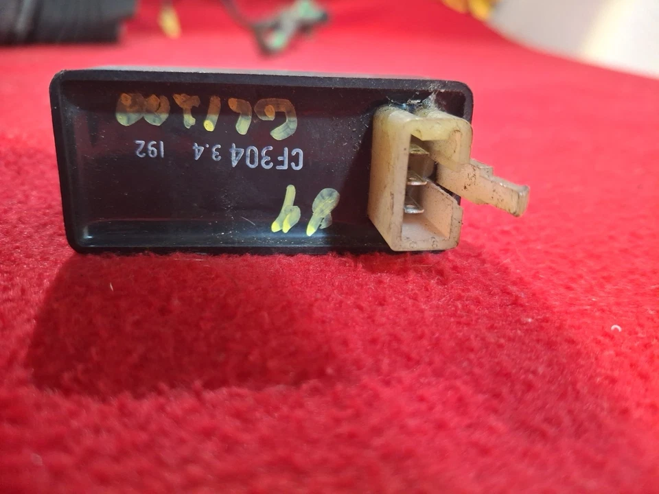 Relé de corte de combustível Honda Goldwing CF304 3 pinos VF750 1100 VFR 700 500 GL1200  - Imagem 4 de 4