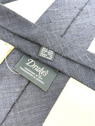 Corbata de seda sin punta Shantung azul marino liso Drakes England #1 ropa de hombre nueva sin etiquetas sin precio base - Imagen 4 de 5