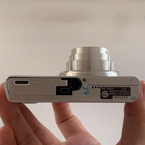 Sony Cyber-shot DSC-W830 20.1MP 8x Optical Zoom Digital Camera -Silver - Picture 4 of 6