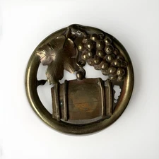 VTG 1989 BRUTALIST GRAPE VINE WINE BARREL BRASS HIPPIE BELT BUCKLE SIGNED. RARE!