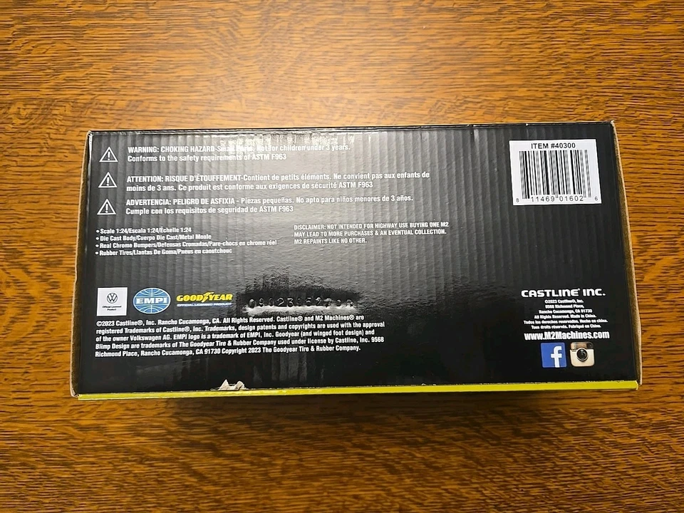 M2 Machines 1:24 EMPI 1960 VW Microbus Deluxe U.S.A. Model Chase 1/750 New - Image 4 of 4