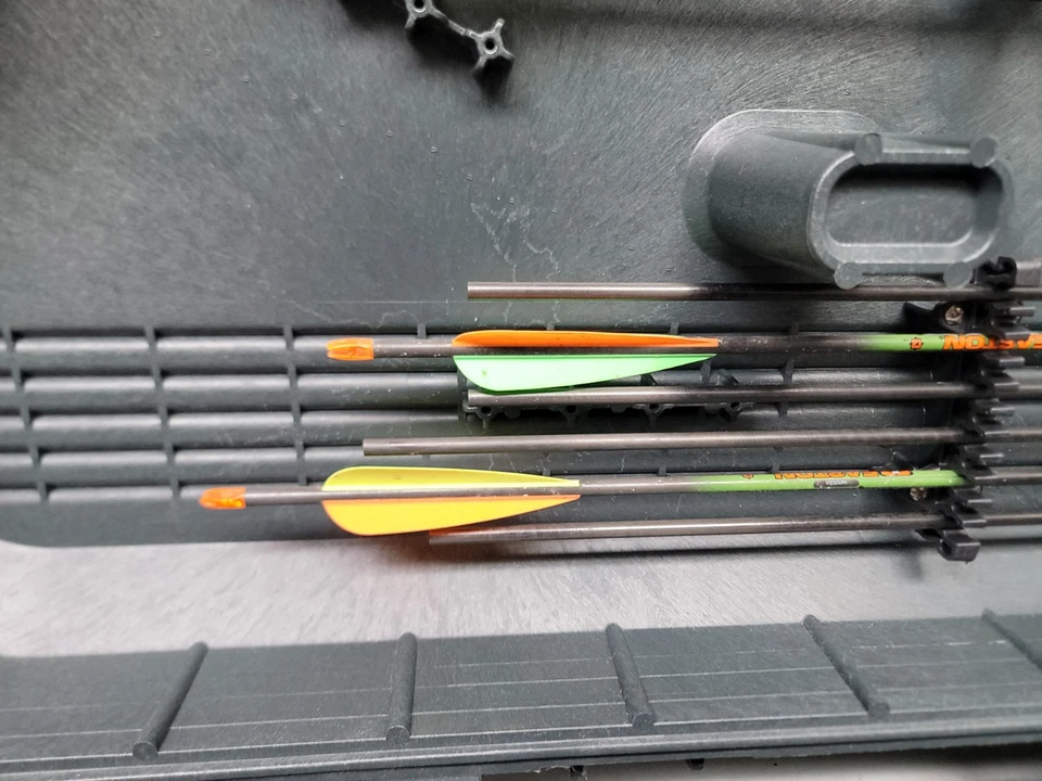 Hoyt Maxxis 31 RH Compound Bow 60-70lbs 27 inch Draw - Image 4 of 4