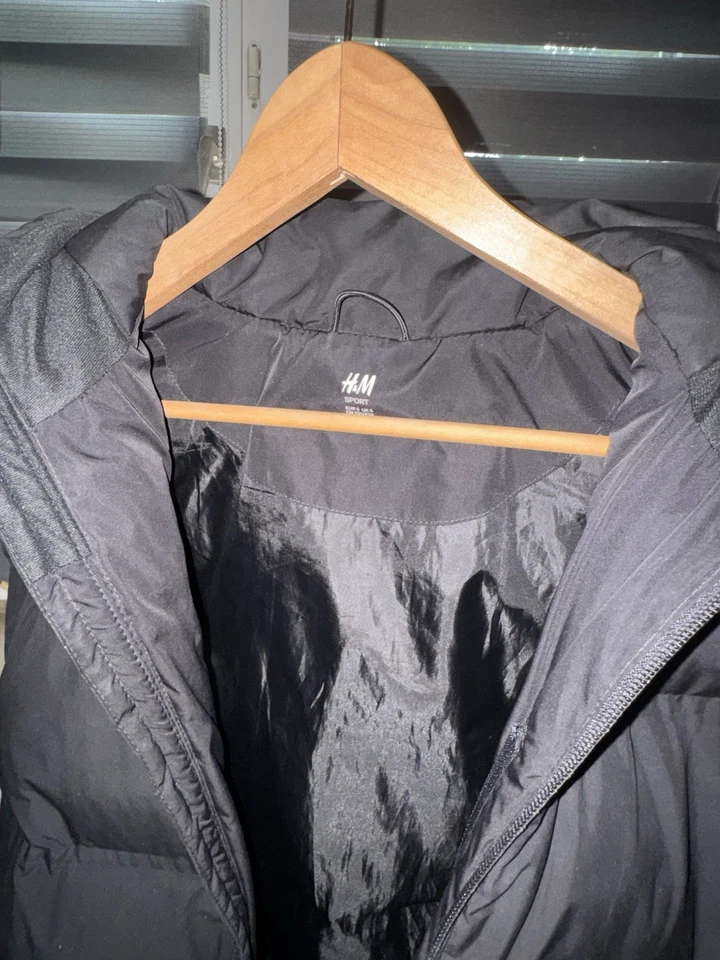 H&M Sport Herren Steppweste Schwarz mit Kapuze Reißverschluss Gr. S - Bild 2 von 3