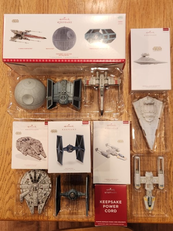 Hallmark Star Wars Storytellers Ornament Set – 7 Pieces w/ Power Cord