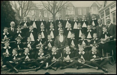 Musik: Clifford's Choir, Bristol, 1921. Geigen. Unbespielt.