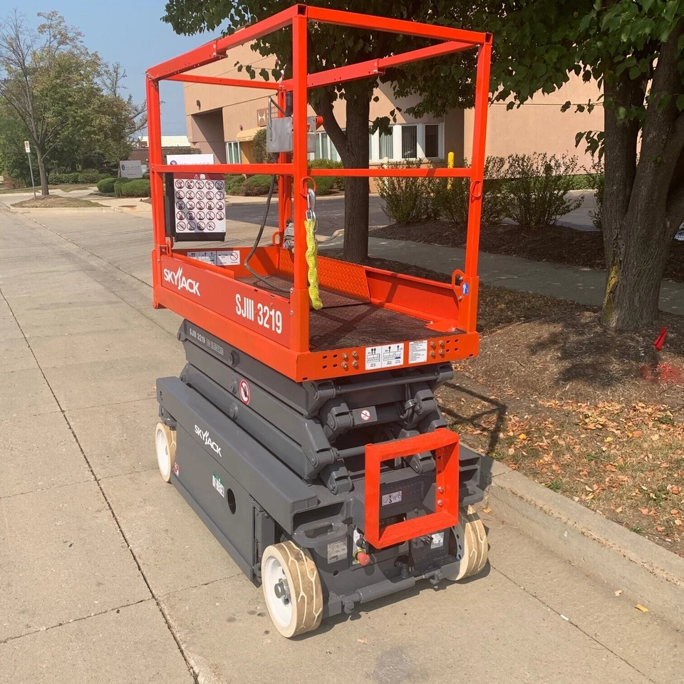 Восстановленный ножничный подъемник Skyjack SJIII3226 - Изображение 3 из 4