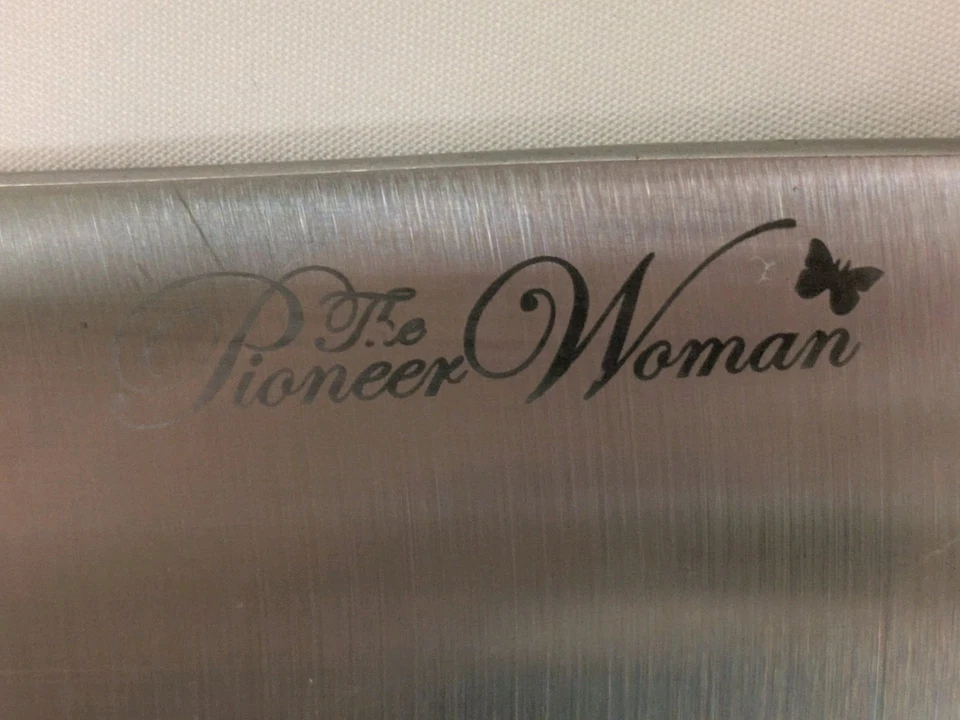 CUCHILLO DE CHEF ESTILO FRANCÉS THE PIONEER WOMAN 8" ASAS BLANCAS Foto 2 de 4