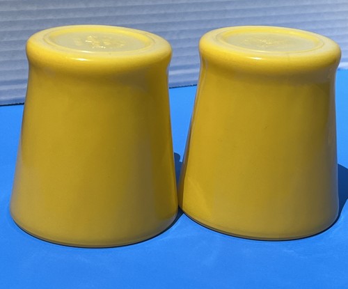 Pair Of Vintage Fire King Yellow D-Handle Milk Glass Mugs - Picture 8 of 14
