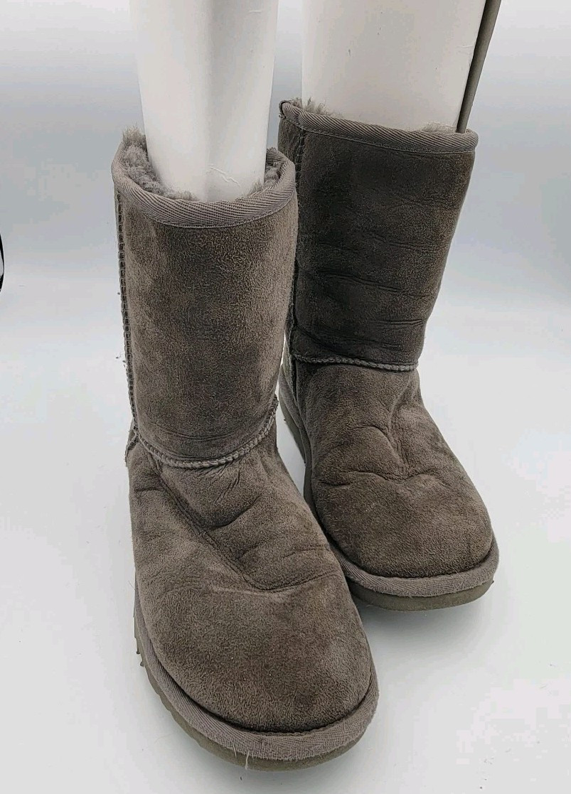 UGG Classic Short Gray Suede Boots with Sheepskin Lining Women's Size 6