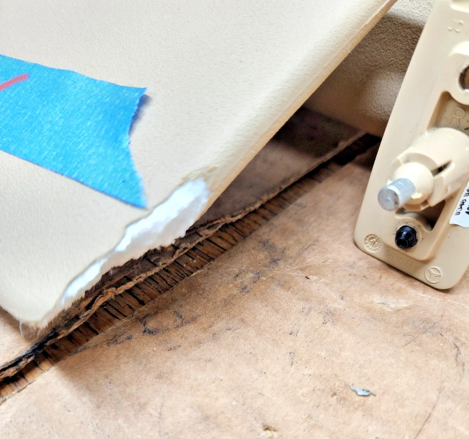 2006–2010 Mercedes-Benz R350 R500 R320 Left Driver Sun Visor Tan OEM - Image 2 of 4