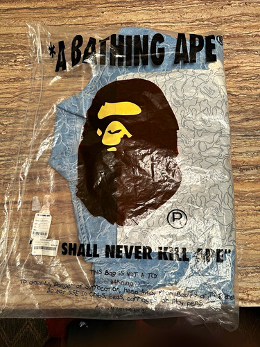 A Bathing Ape BAPE rare Men’s medium Blue Camo Logo Button-Front Demin Jacket.
