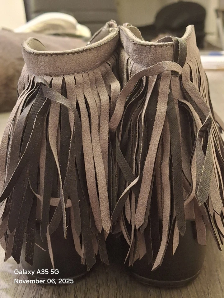 Botas femininas de camurça marrom franja tamanho 8,5 J Adams - Imagem 4 de 4