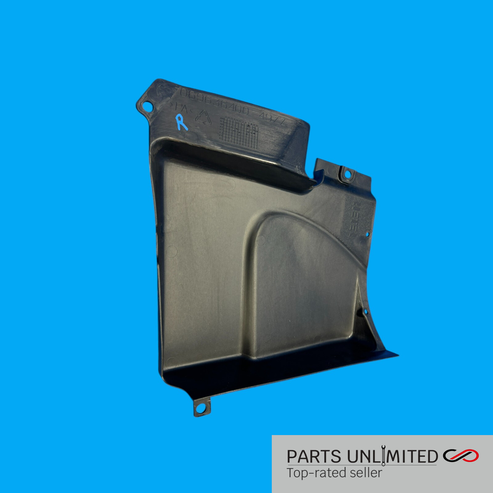 03-12 Maserati Quattroporte M139 OEM Right side engine motor cover 4.2L