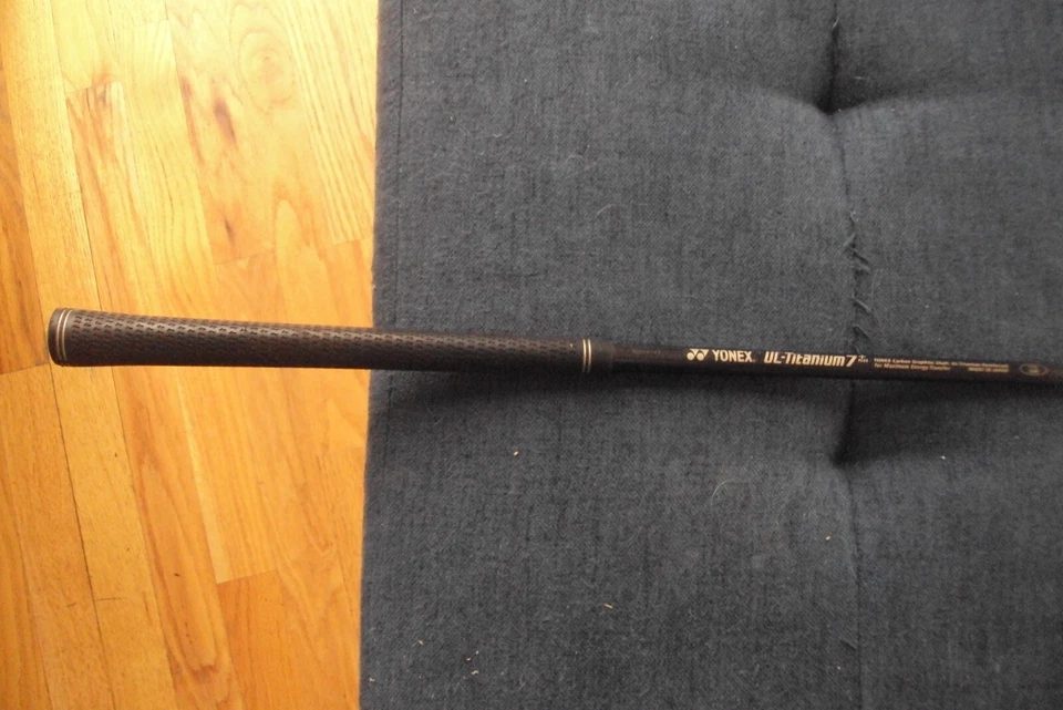 Yonex V-mass 400 AW Titanium 7 stiff graphite 35" - Image 2 of 4