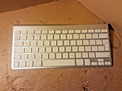 Apple A1314 (MC184LL/A) Kabellose Tastatur - Silber, getestet funktioniert